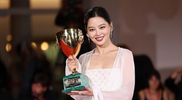 辛芷蕾获得威尼斯影后，海外舞台醒目中国演技，网友纷繁点赞自傲感爆棚